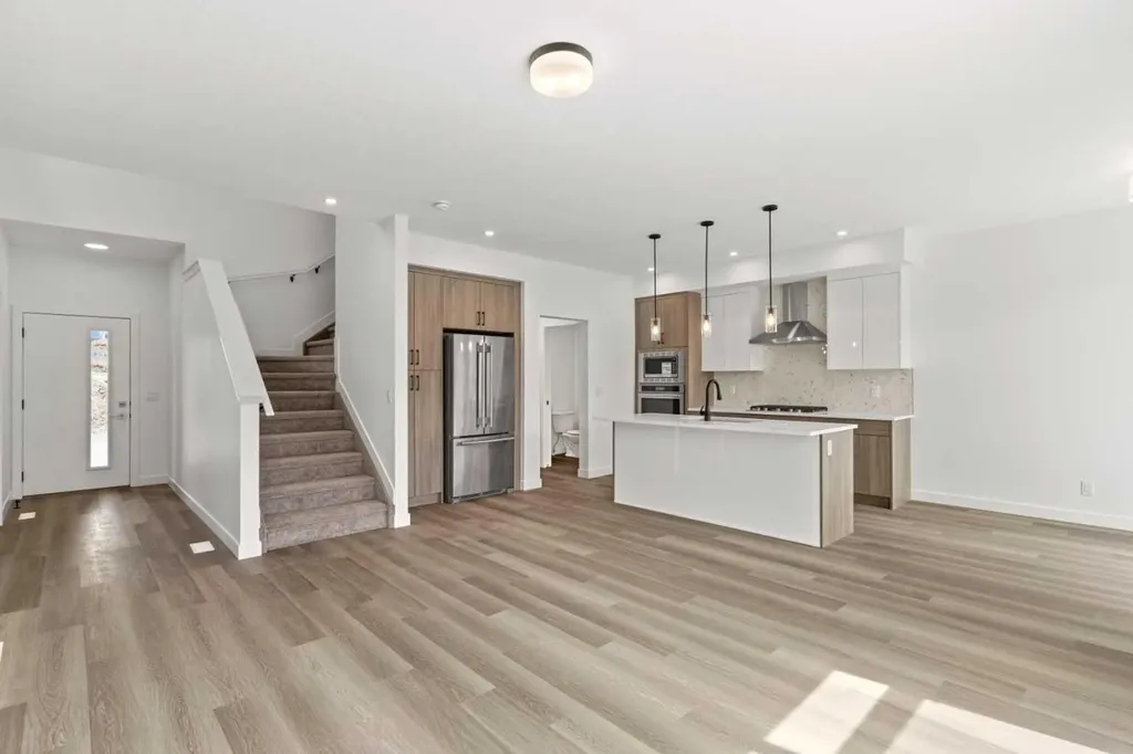 2231 81 Street SW Calgary AB T3H3V9