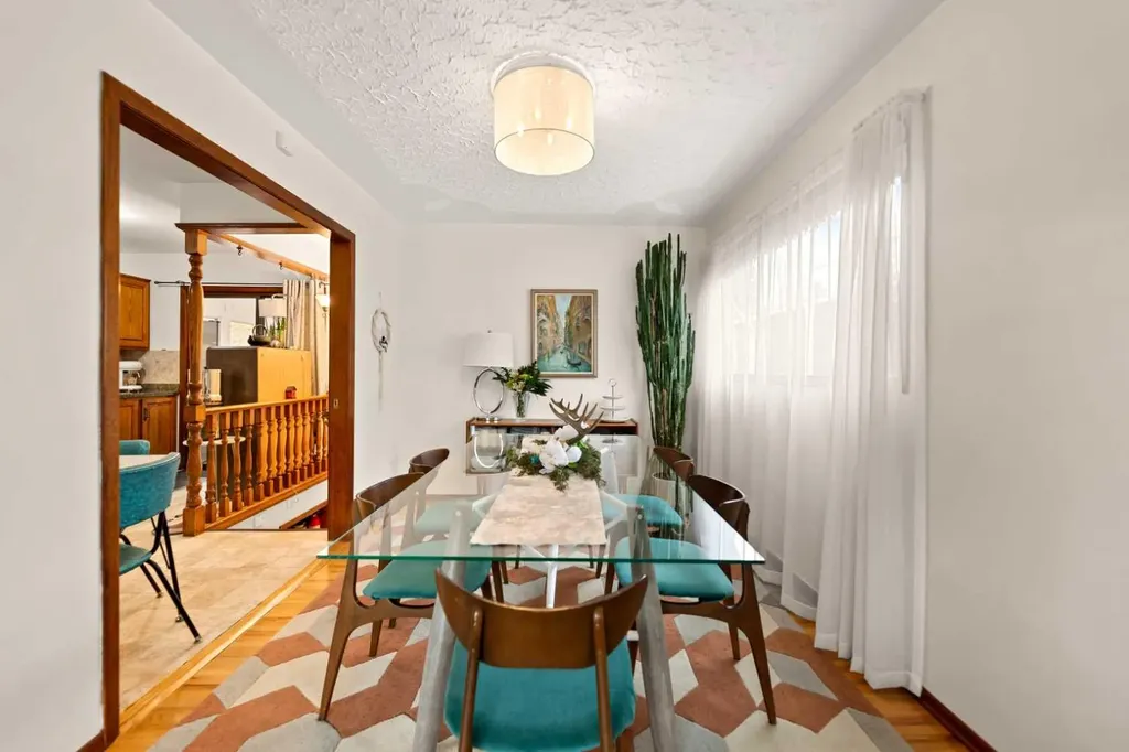 2915 13 Avenue NW Calgary AB T2N 1M1