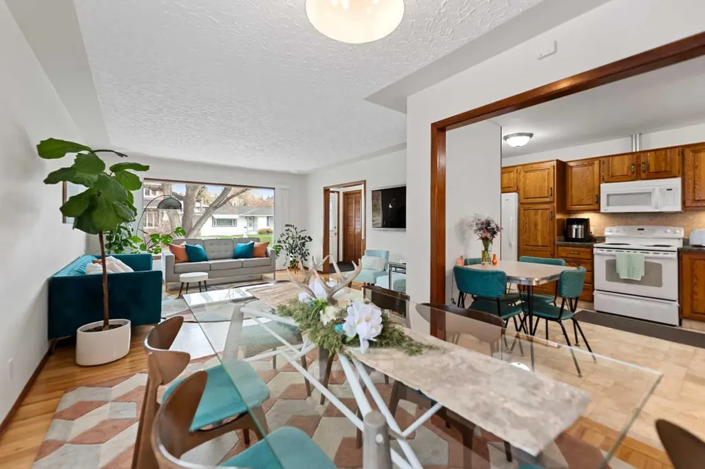 2915 13 Avenue NW Calgary AB T2N 1M1