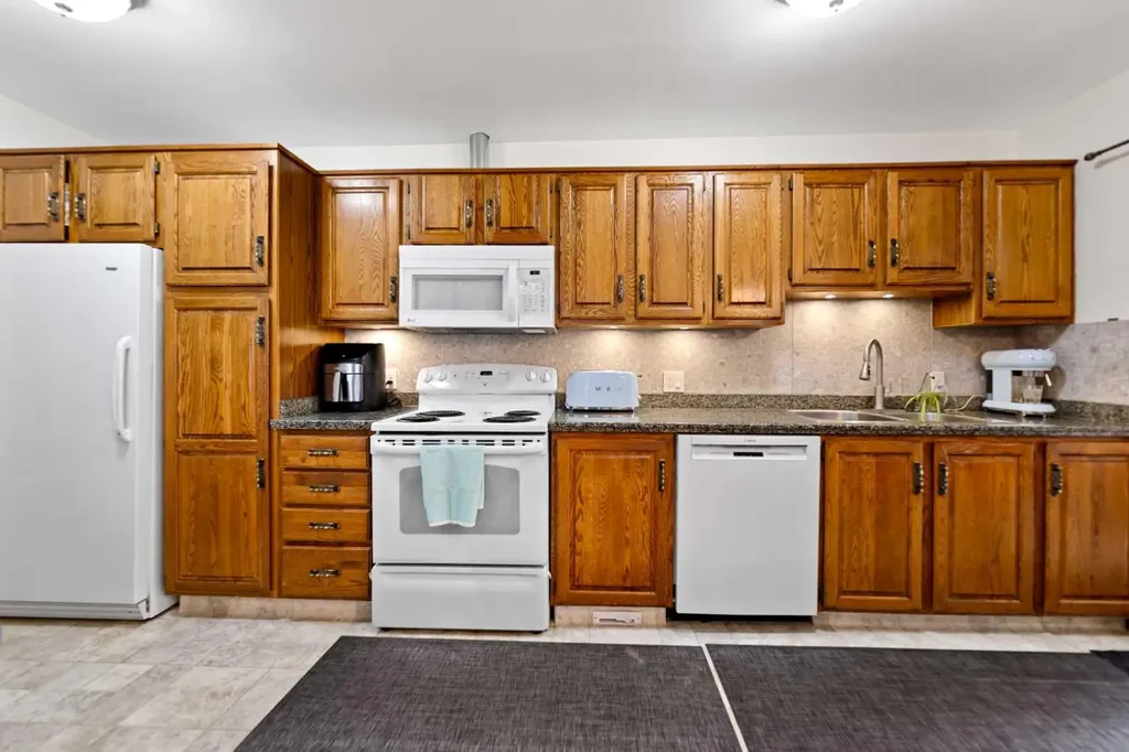 2915 13 Avenue NW Calgary AB T2N 1M1