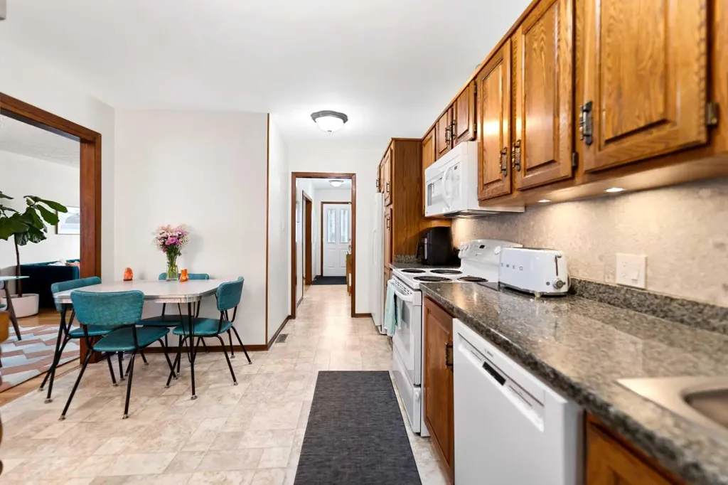 2915 13 Avenue NW Calgary AB T2N 1M1