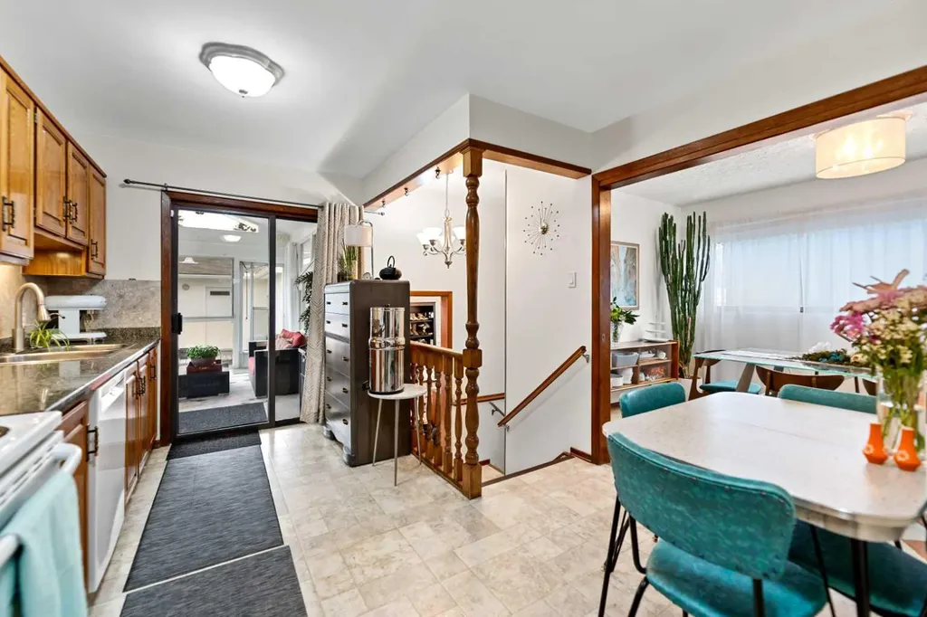 2915 13 Avenue NW Calgary AB T2N 1M1