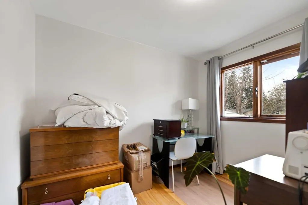 2915 13 Avenue NW Calgary AB T2N 1M1