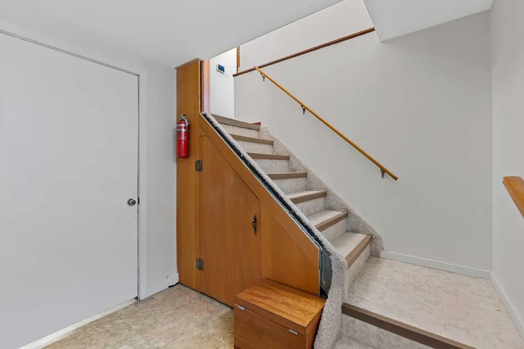 2915 13 Avenue NW Calgary AB T2N 1M1