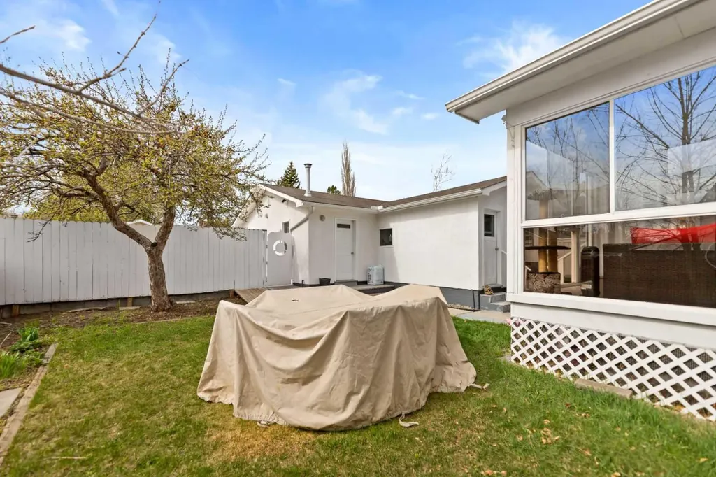 2915 13 Avenue NW Calgary AB T2N 1M1