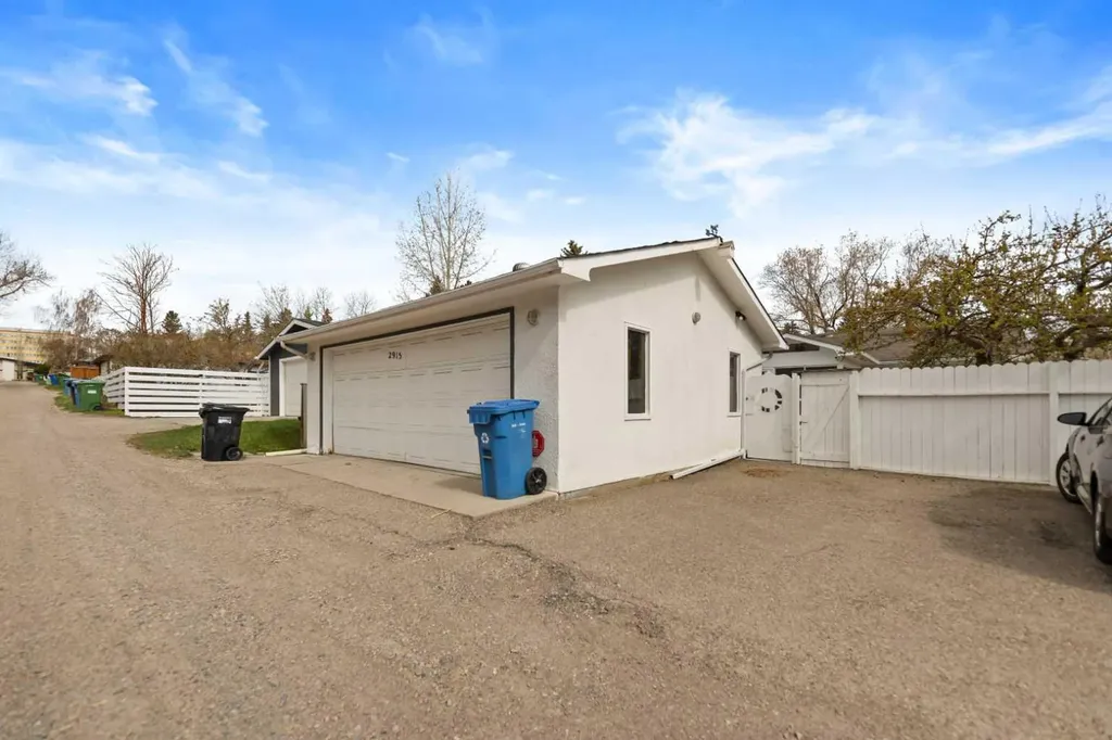 2915 13 Avenue NW Calgary AB T2N 1M1