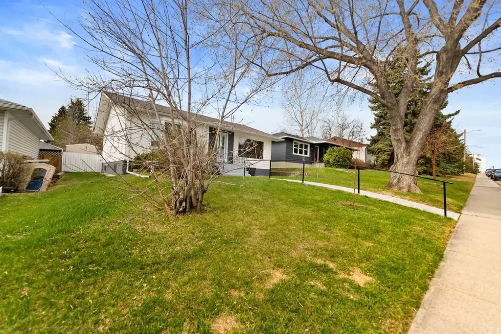 2915 13 Avenue NW Calgary AB T2N 1M1