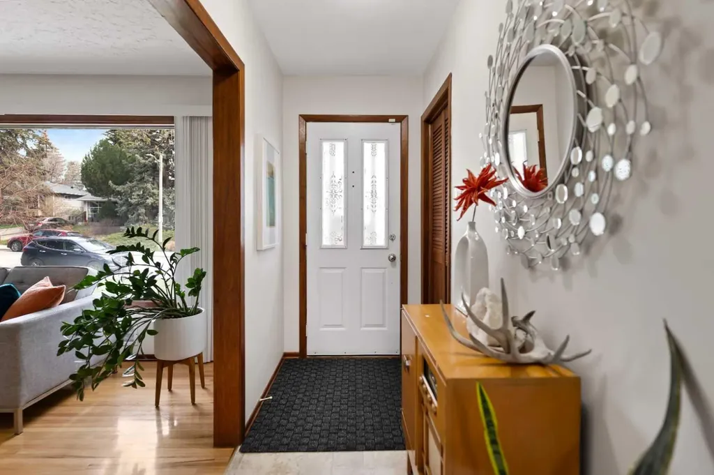 2915 13 Avenue NW Calgary AB T2N 1M1
