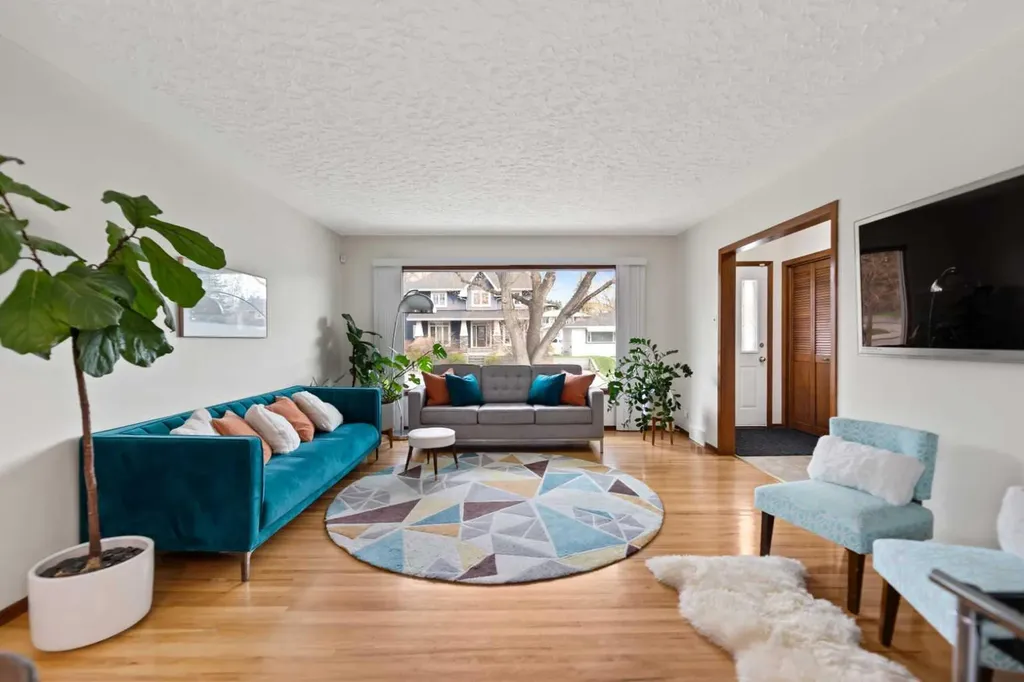 2915 13 Avenue NW Calgary AB T2N 1M1