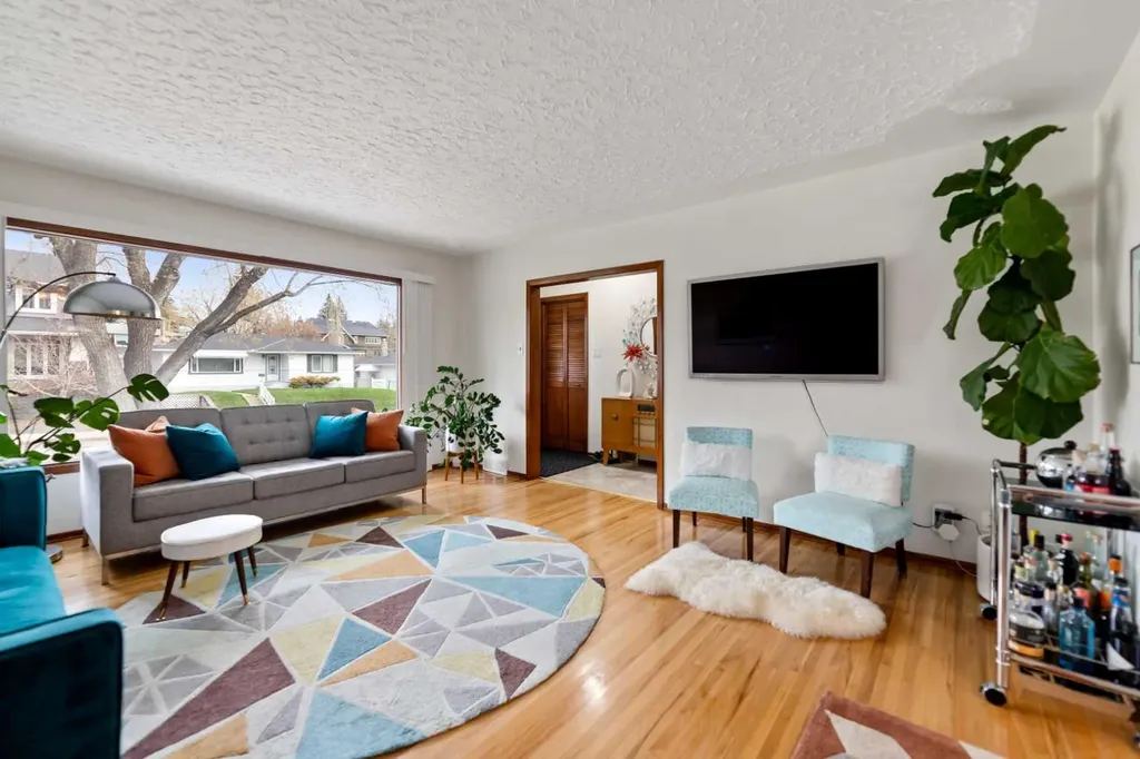 2915 13 Avenue NW Calgary AB T2N 1M1