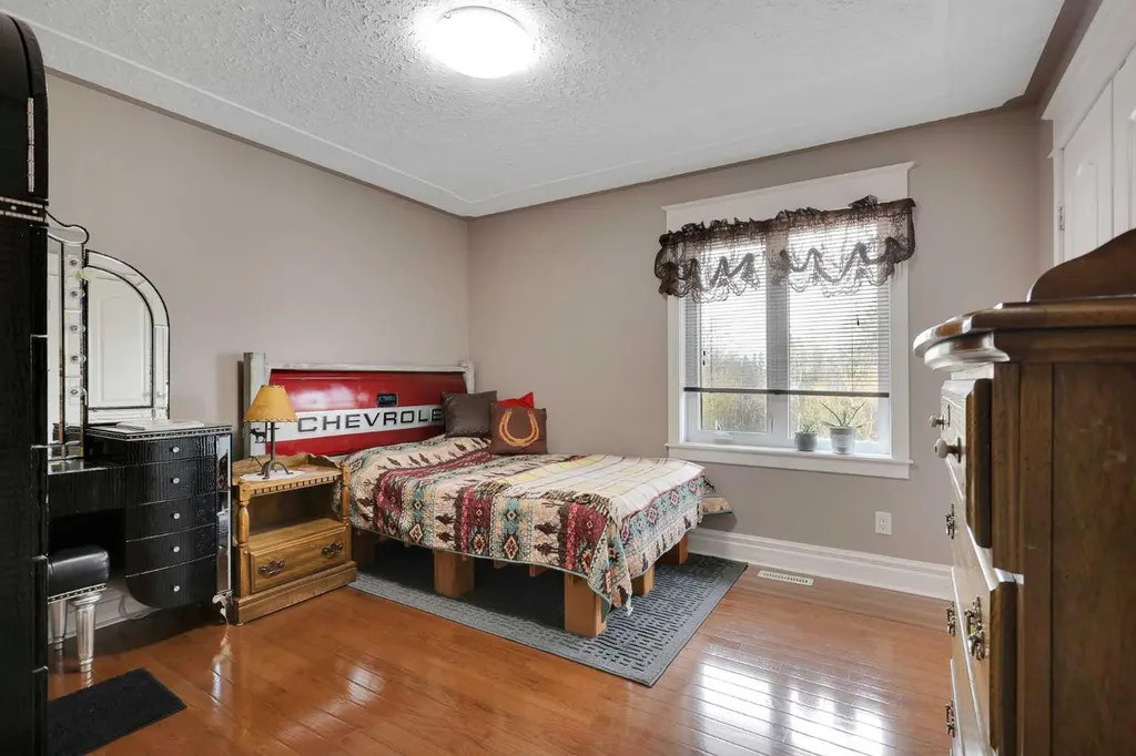 21 Rosedale Avenue Rural Lacombe County AB T4L 1Y4