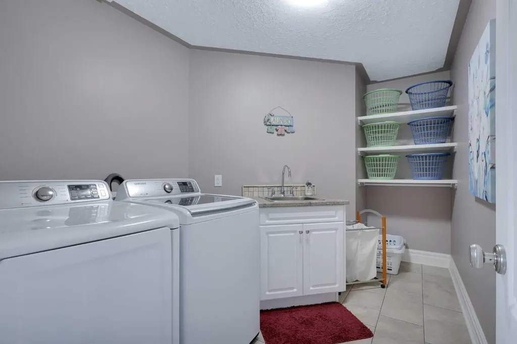 21 Rosedale Avenue Rural Lacombe County AB T4L 1Y4