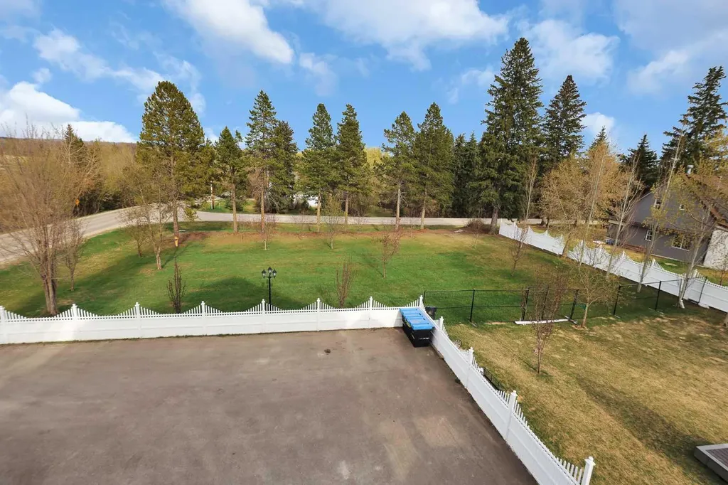 21 Rosedale Avenue Rural Lacombe County AB T4L 1Y4