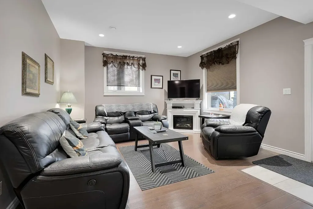 21 Rosedale Avenue Rural Lacombe County AB T4L 1Y4