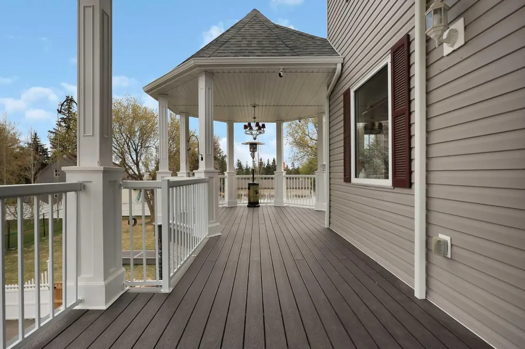 21 Rosedale Avenue Rural Lacombe County AB T4L 1Y4