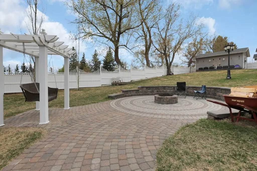 21 Rosedale Avenue Rural Lacombe County AB T4L 1Y4