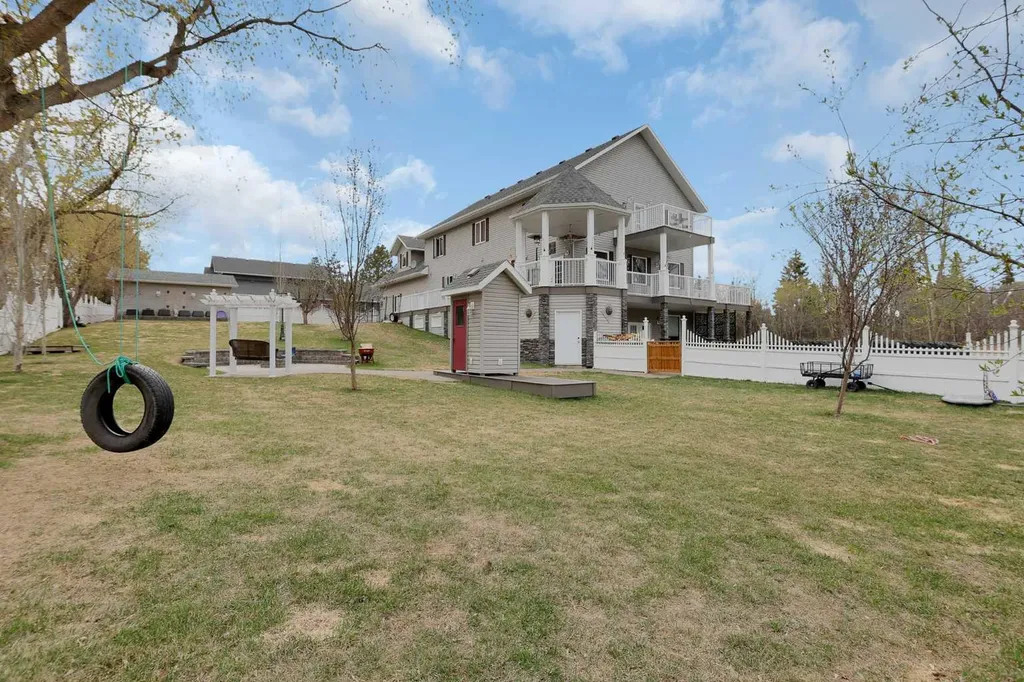 21 Rosedale Avenue Rural Lacombe County AB T4L 1Y4