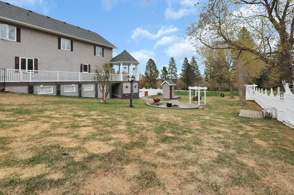 21 Rosedale Avenue Rural Lacombe County AB T4L 1Y4