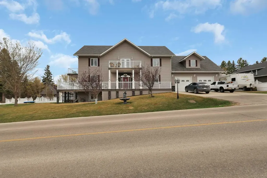 21 Rosedale Avenue Rural Lacombe County AB T4L 1Y4