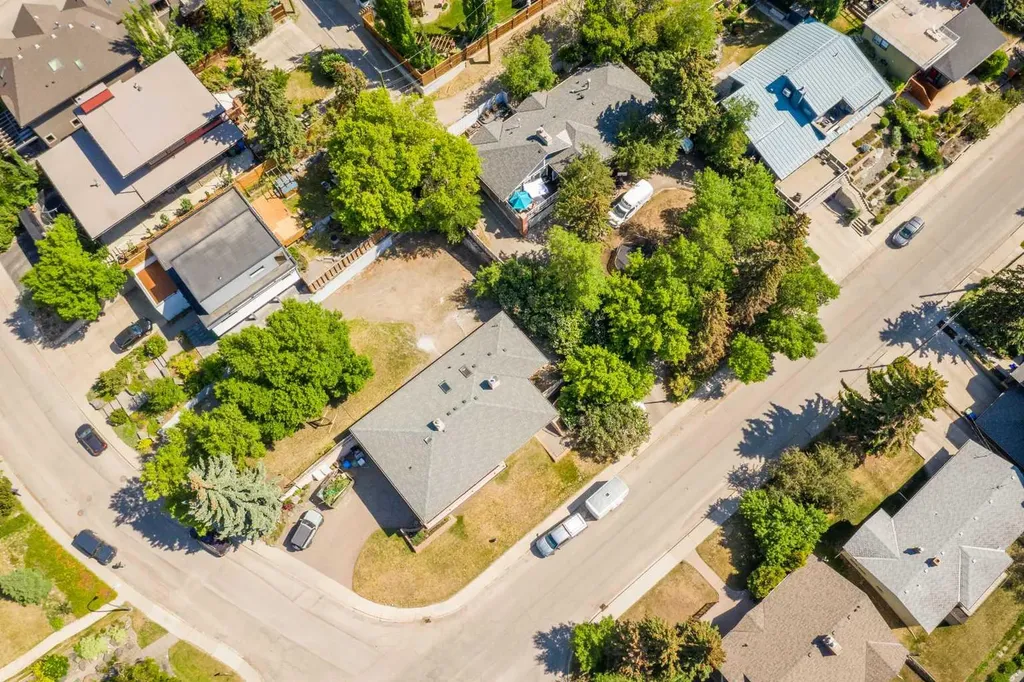 1308 17a Street NW Calgary AB T2N 2E9