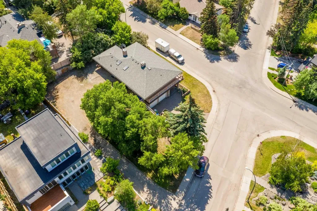 1308 17a Street NW Calgary AB T2N 2E9