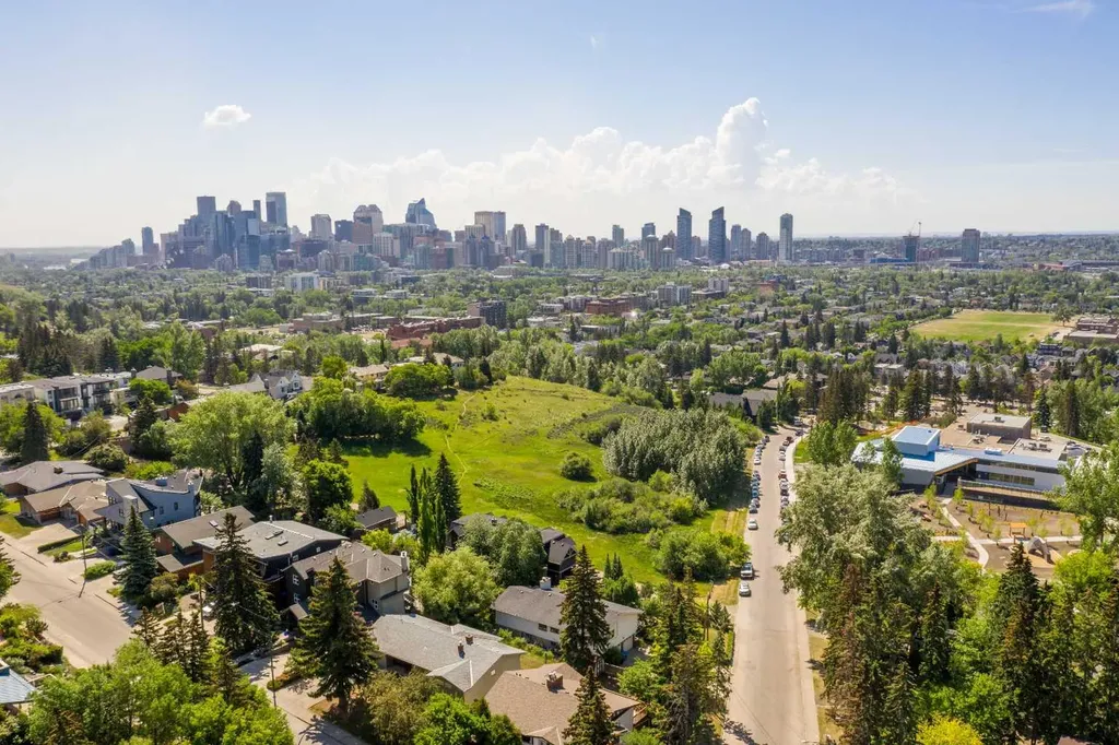1308 17a Street NW Calgary AB T2N 2E9