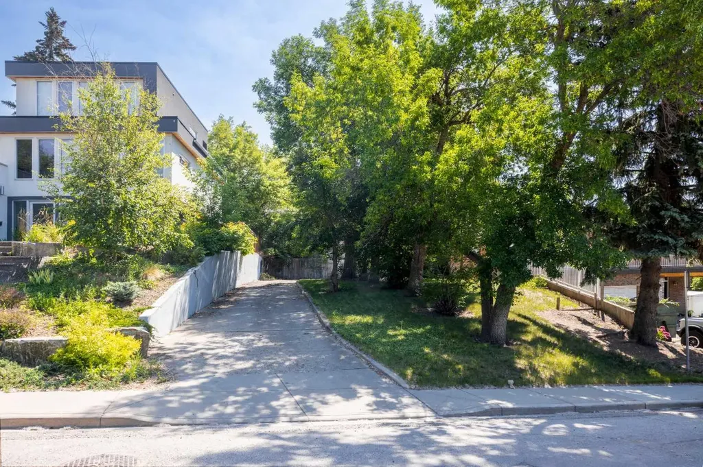 1308 17a Street NW Calgary AB T2N 2E9
