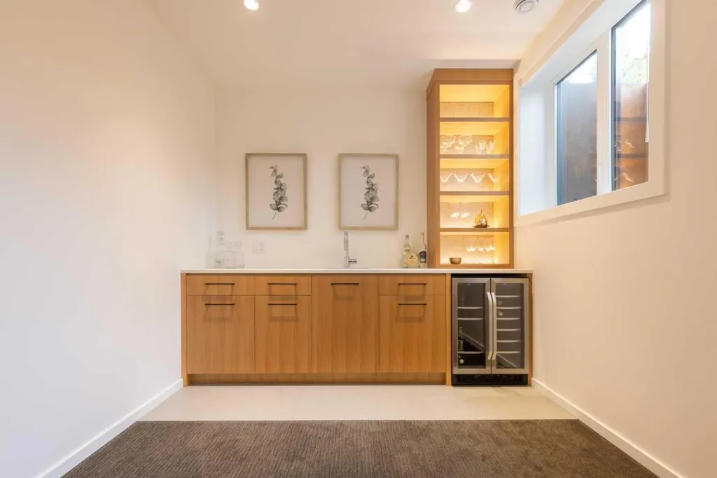 1308 17a Street NW Calgary AB T2N 2E9