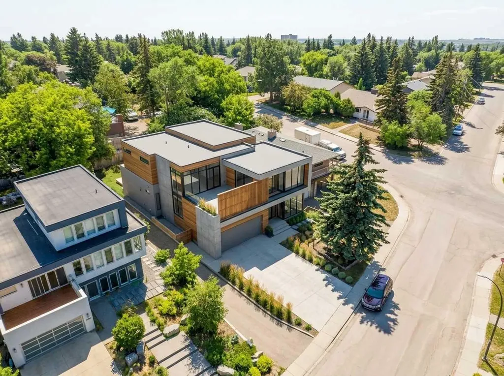 1308 17a Street NW Calgary AB T2N 2E9