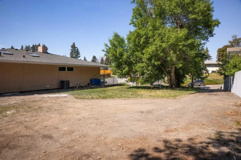 1308 17a Street NW Calgary AB T2N 2E9