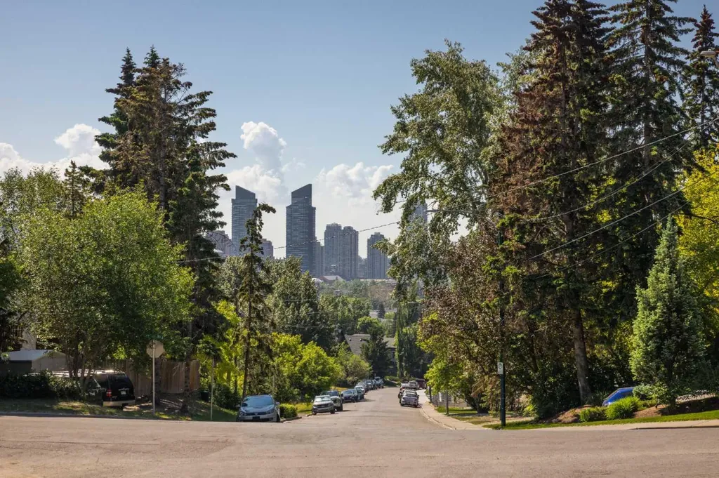 1308 17a Street NW Calgary AB T2N 2E9