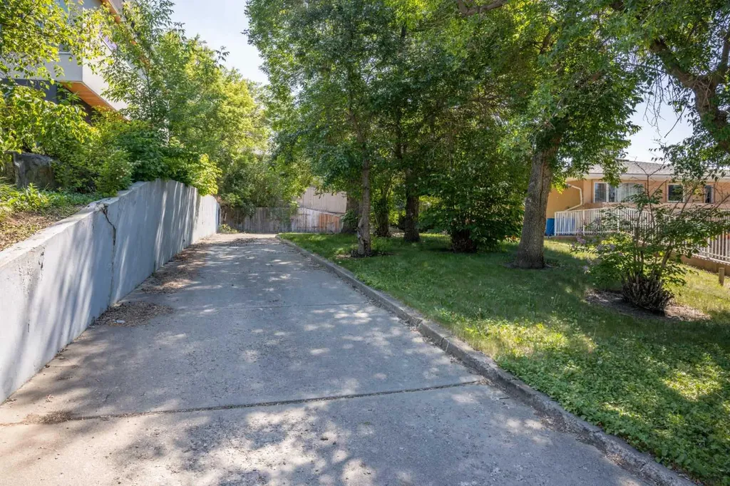 1308 17a Street NW Calgary AB T2N 2E9