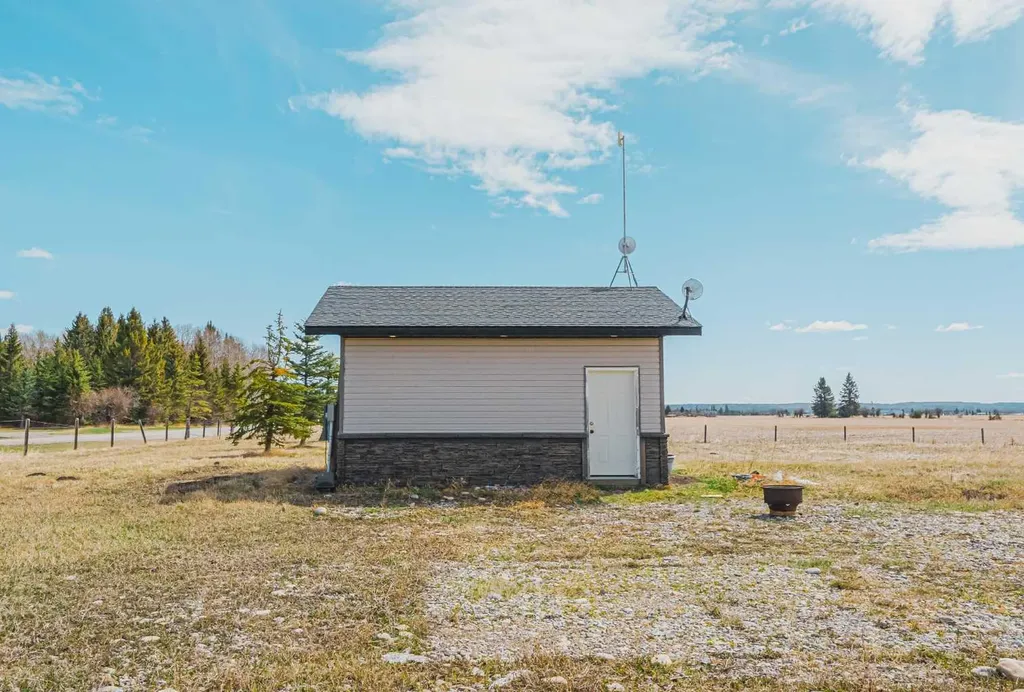33035 Range Road 60 Rural Mountain View County AB T0M 1X0