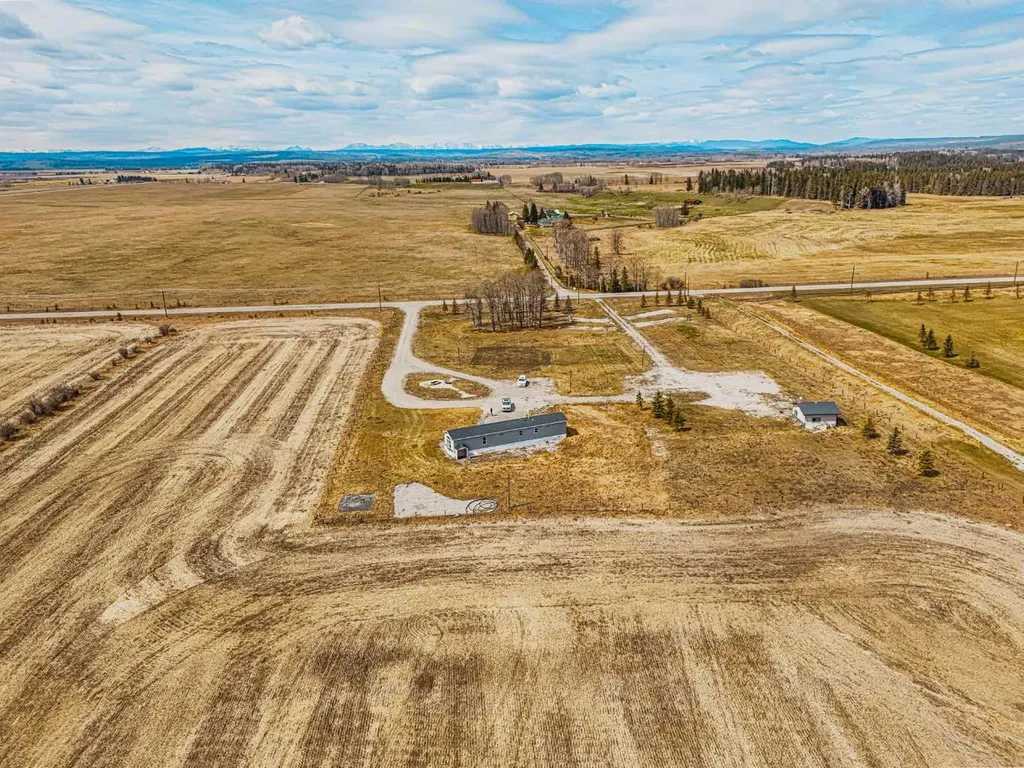 33035 Range Road 60 Rural Mountain View County AB T0M 1X0