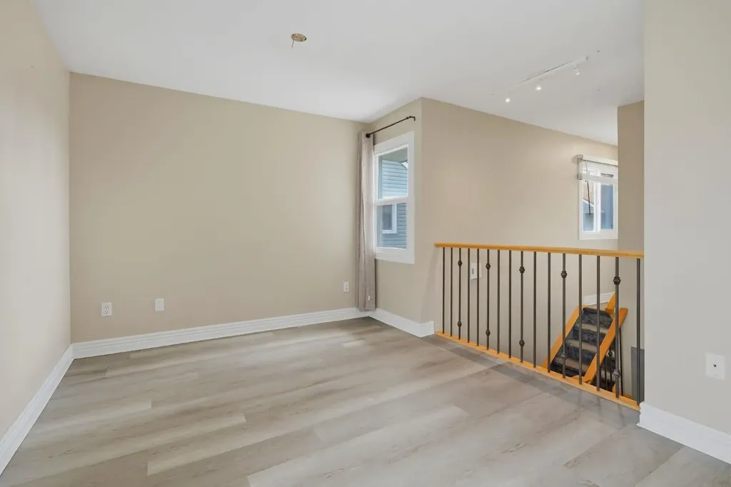 78 Glamis Green SW Calgary AB T3E 6V1