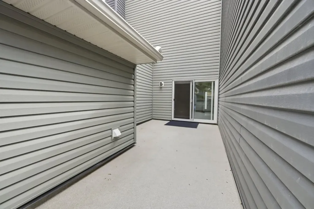 78 Glamis Green SW Calgary AB T3E 6V1