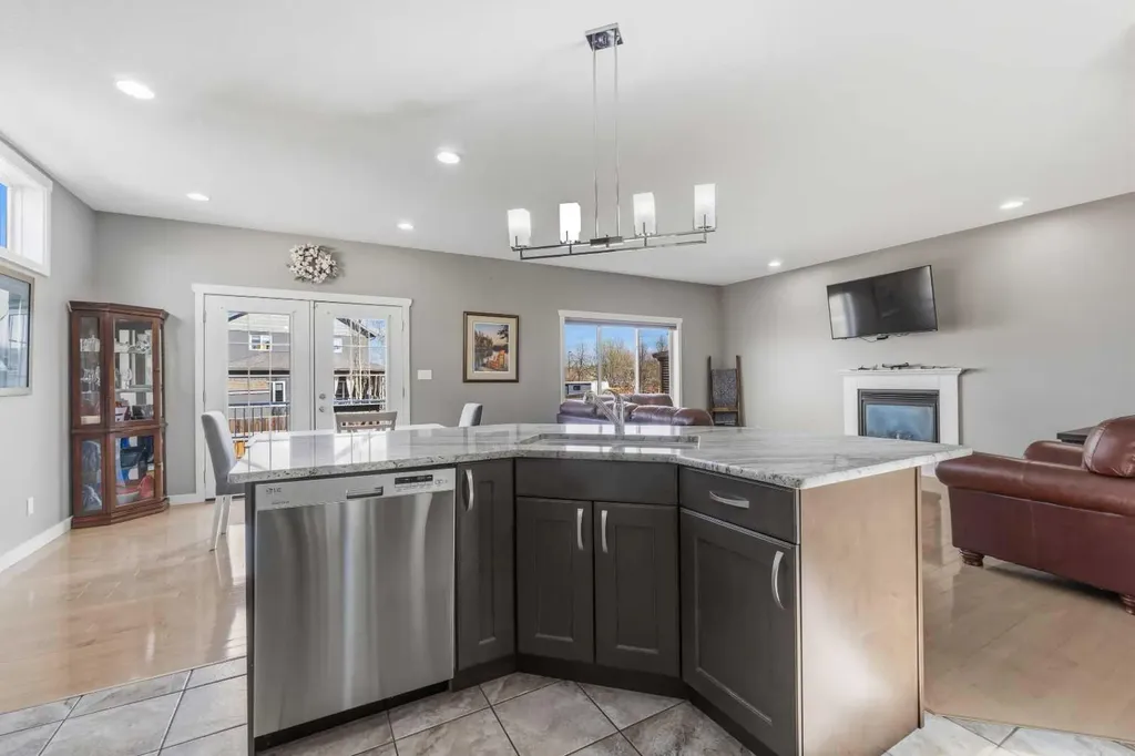 3514 55 Avenue Whitecourt AB T7S 0C1
