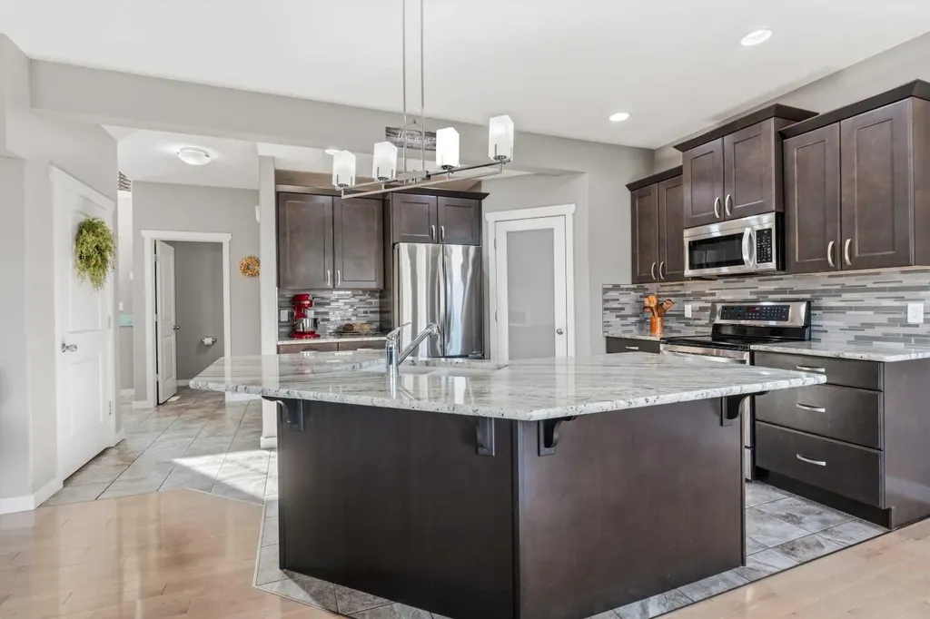 3514 55 Avenue Whitecourt AB T7S 0C1