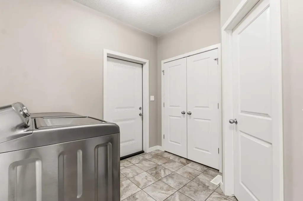 3514 55 Avenue Whitecourt AB T7S 0C1