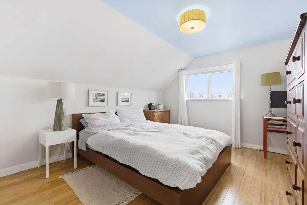 2801 26a Street SW Calgary AB T3E 2C8