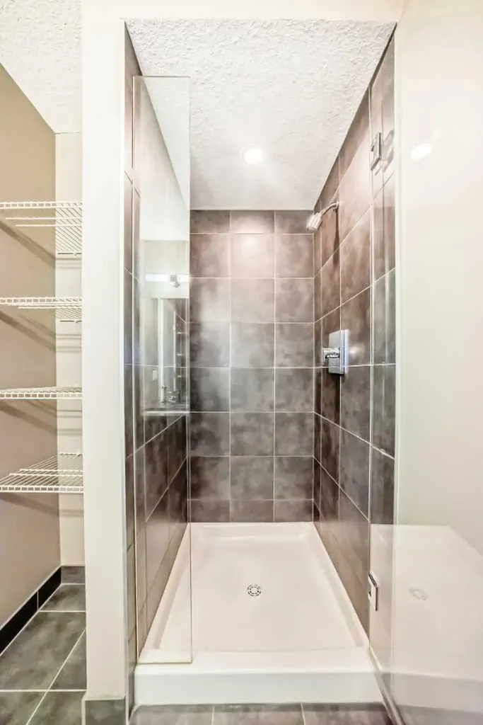 4303 1 Street NE Calgary AB T2E 7M3
