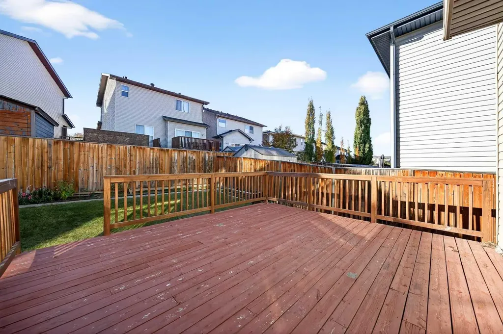 21 Panamount Street NW Calgary AB T3K 0H2
