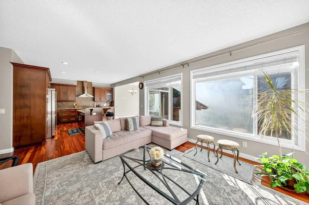 21 Panamount Street NW Calgary AB T3K 0H2