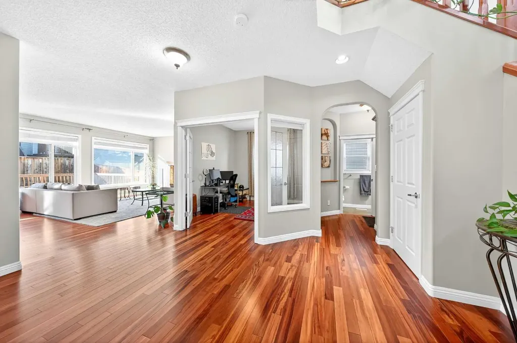 21 Panamount Street NW Calgary AB T3K 0H2