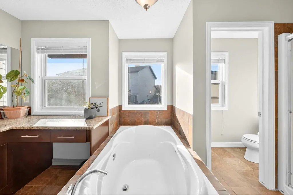 21 Panamount Street NW Calgary AB T3K 0H2