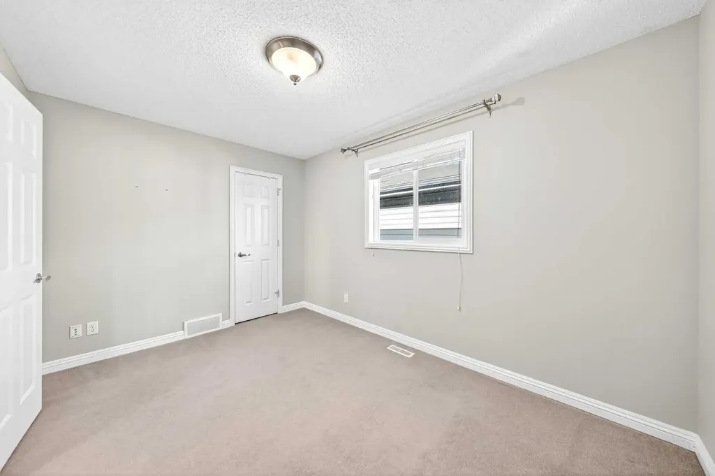 21 Panamount Street NW Calgary AB T3K 0H2