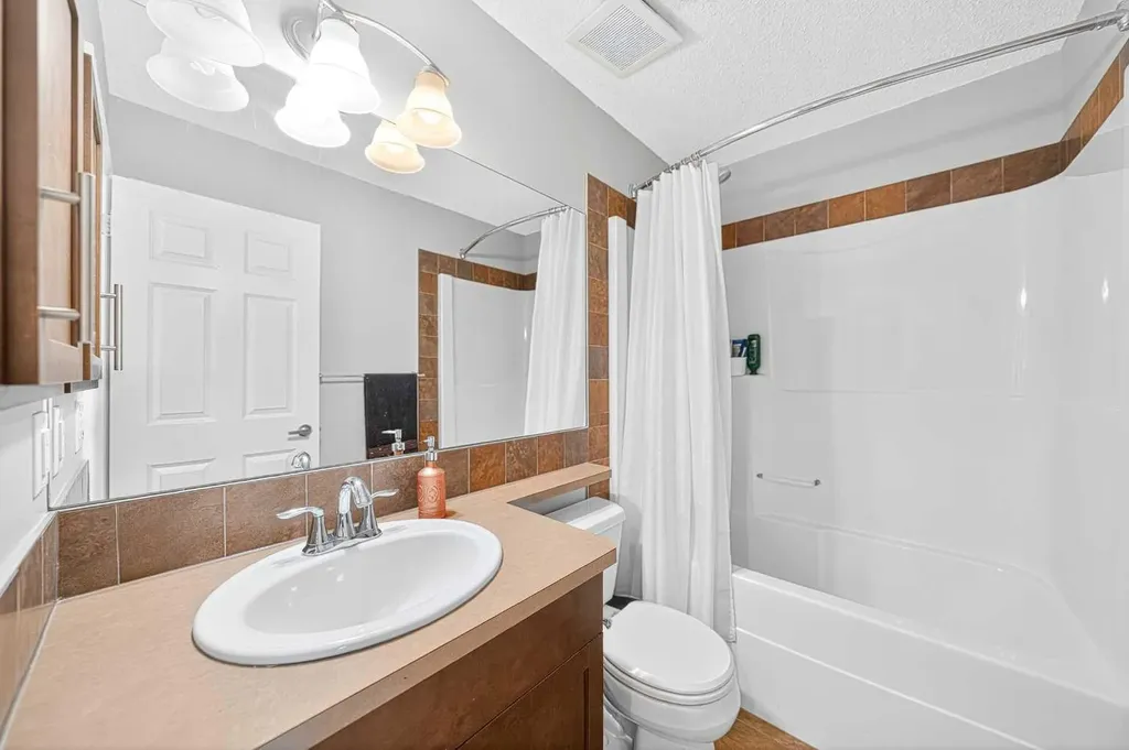 21 Panamount Street NW Calgary AB T3K 0H2