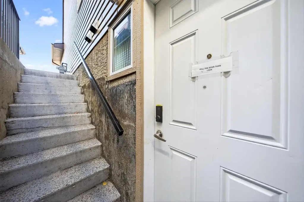 21 Panamount Street NW Calgary AB T3K 0H2