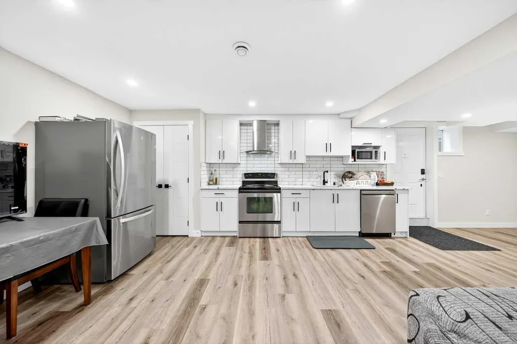 21 Panamount Street NW Calgary AB T3K 0H2