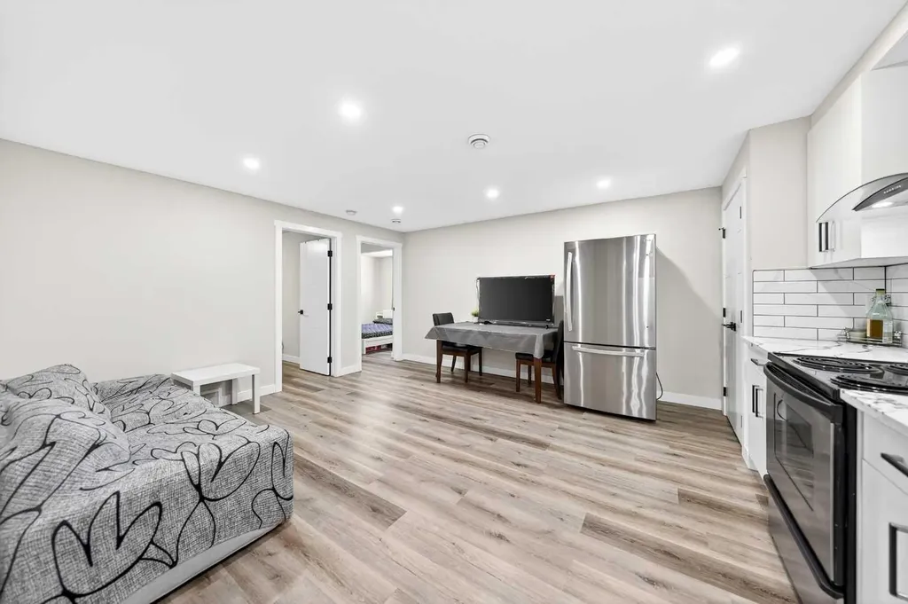 21 Panamount Street NW Calgary AB T3K 0H2